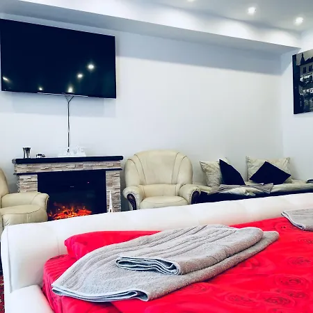Seasons Apartment *