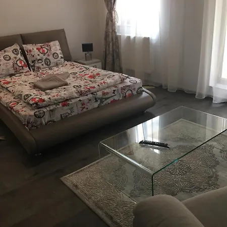 Apartment Seasons *