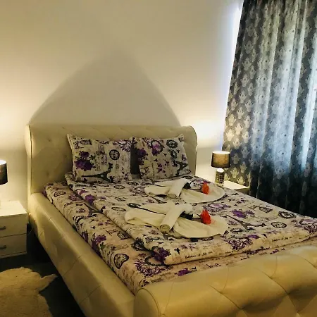 Seasons Apartment *